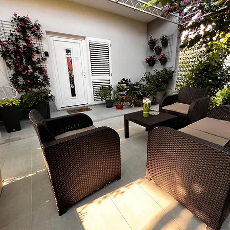 Garden Apartment Kastela